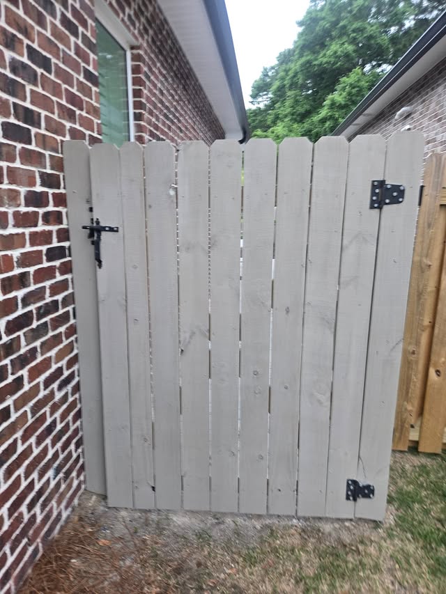 Fence Refinish